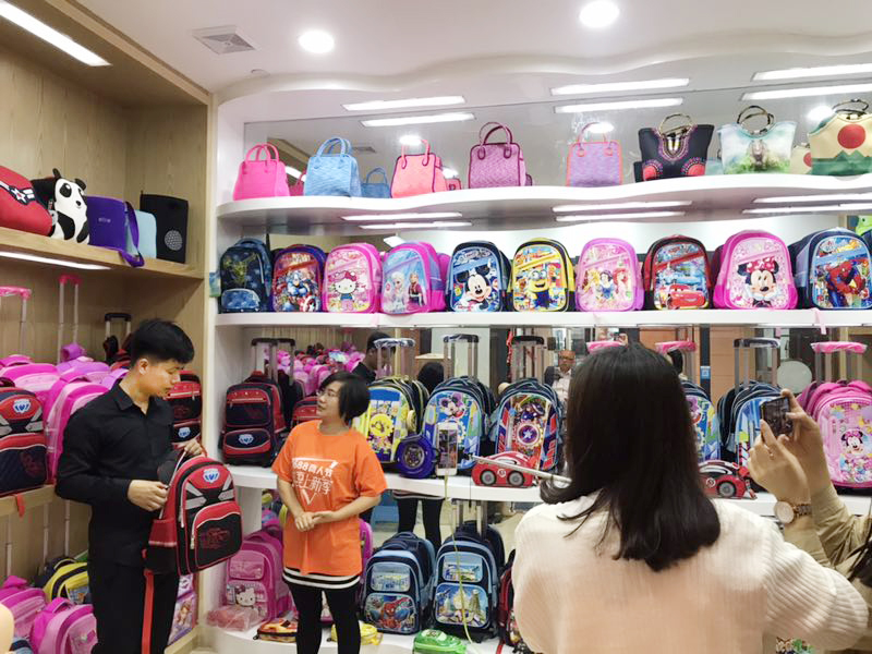 说明: Z:\图片资料\项目图片\皮革皮具城1-10期\环贸港—皮革皮具城6期\20180318阿里巴巴商人节直播\021.jpg